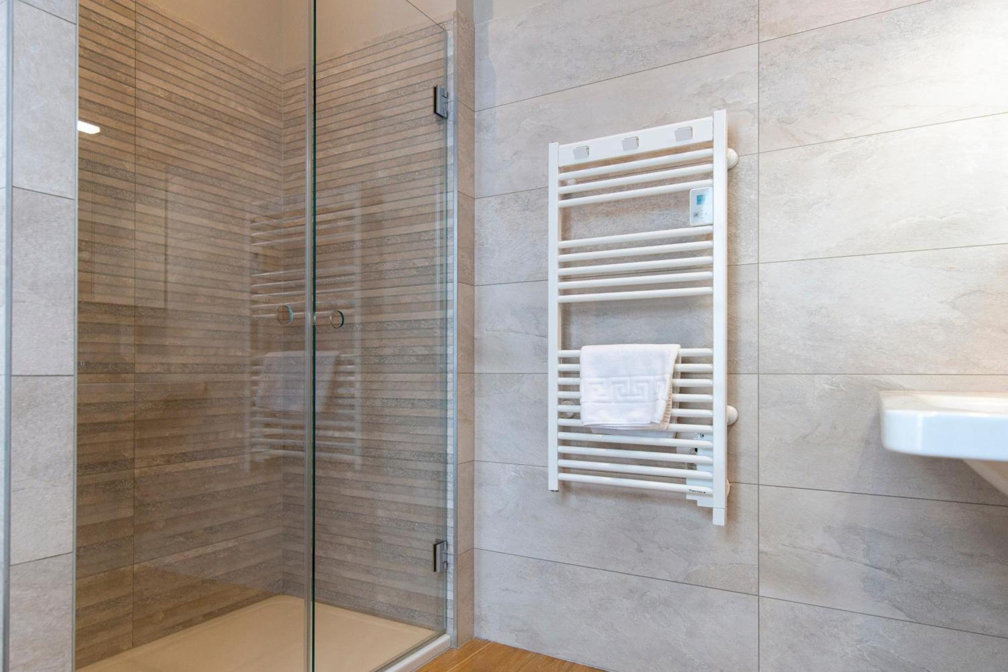 Escale Rochelaise, Gite Urbain Avec Spa Bain Nordique Et Sauna Tonneau La Rochelle  Exteriör bild