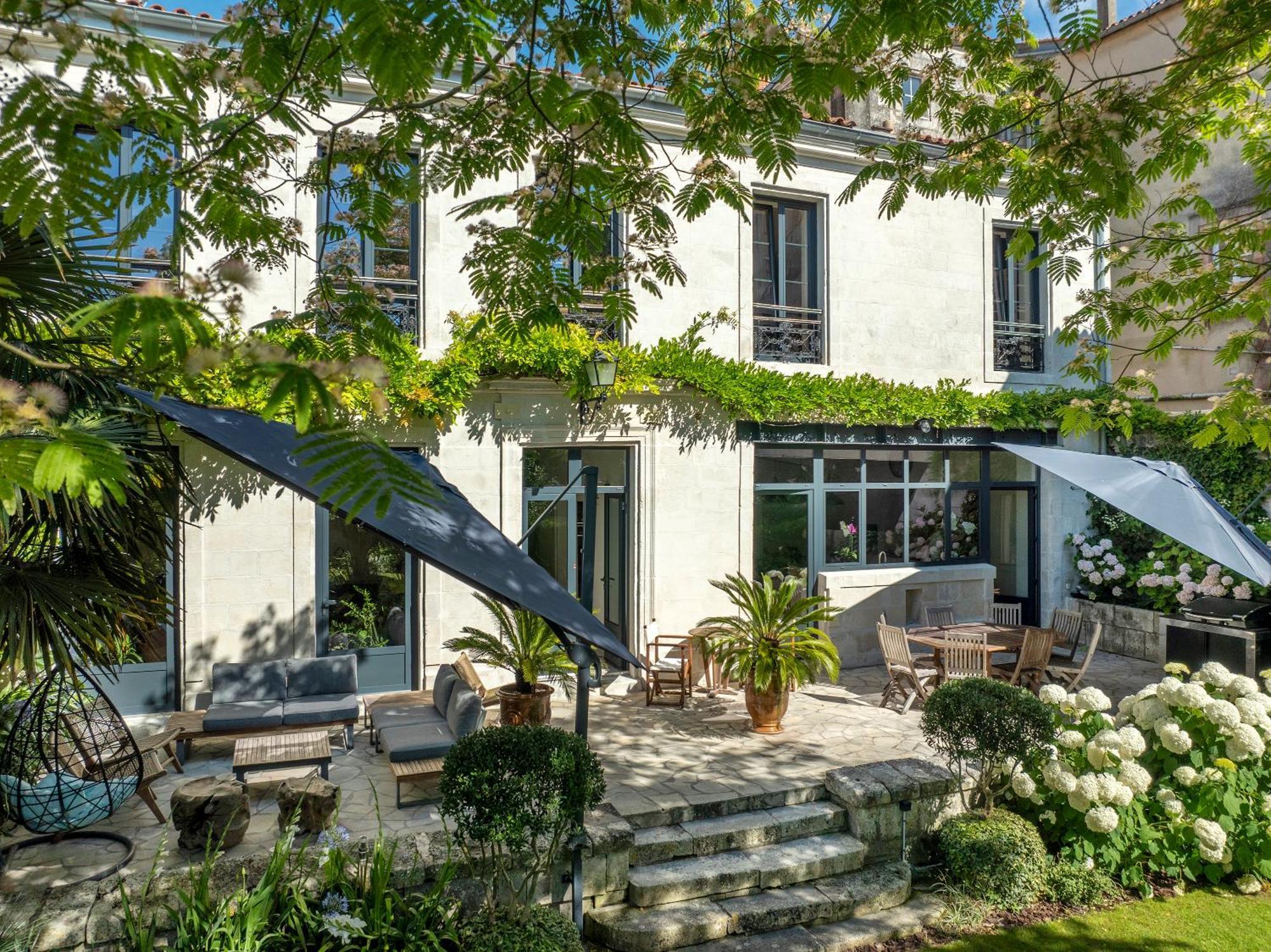 Escale Rochelaise, Gite Urbain Avec Spa Bain Nordique Et Sauna Tonneau La Rochelle  Exteriör bild
