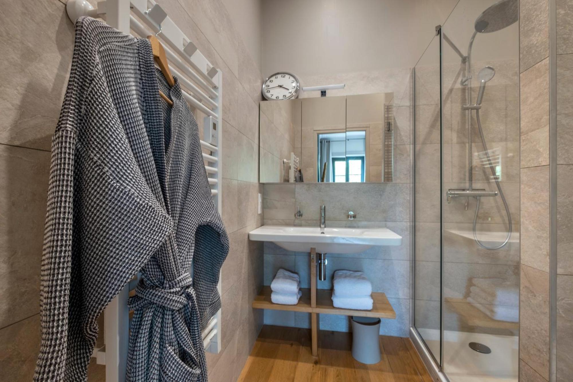 Escale Rochelaise, Gite Urbain Avec Spa Bain Nordique Et Sauna Tonneau La Rochelle  Exteriör bild