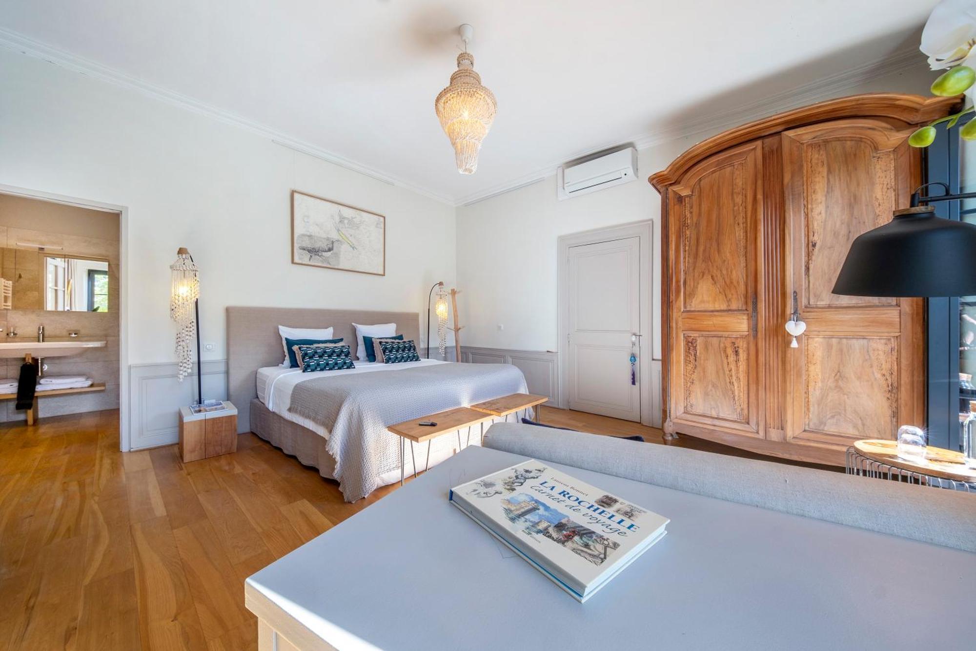Escale Rochelaise, Gite Urbain Avec Spa Bain Nordique Et Sauna Tonneau La Rochelle  Exteriör bild