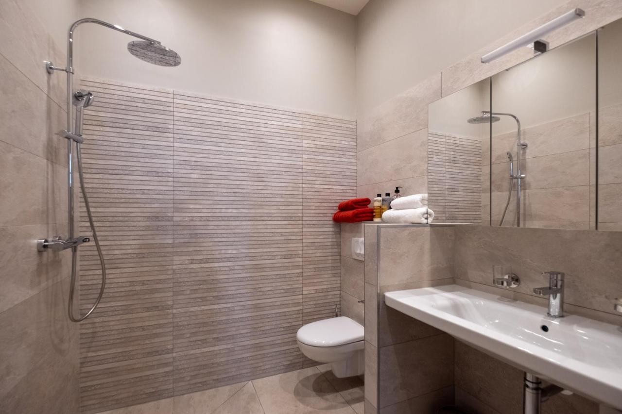 Escale Rochelaise, Gite Urbain Avec Spa Bain Nordique Et Sauna Tonneau La Rochelle  Exteriör bild